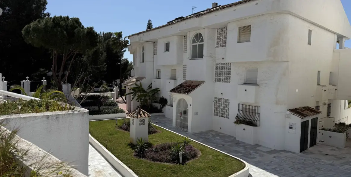 Продажа апартаментов на первом этаже в Nueva Andalucía 18