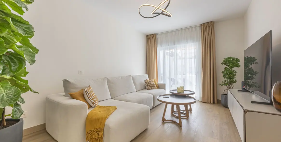 Venta de apartamento en planta media en The Golden Mile 1