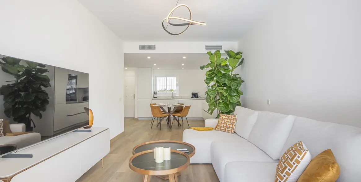 Venta de apartamento en planta media en The Golden Mile 2
