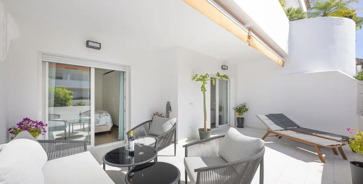 Venta de apartamento en planta media en The Golden Mile 4