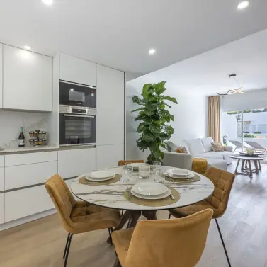 Venta de apartamento en planta media en The Golden Mile