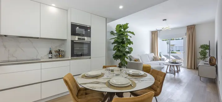 Venta de apartamento en planta media en The Golden Mile 4