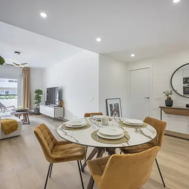 Venta de apartamento en planta media en The Golden Mile