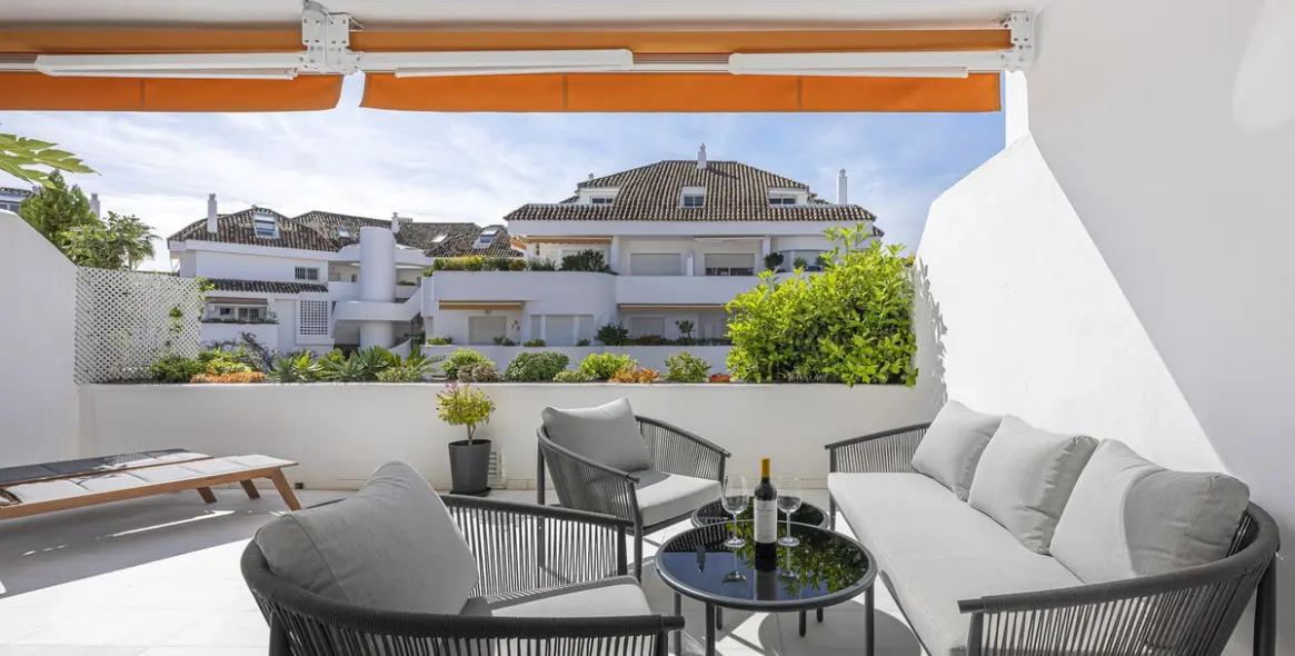 Venta de apartamento en planta media en The Golden Mile 16