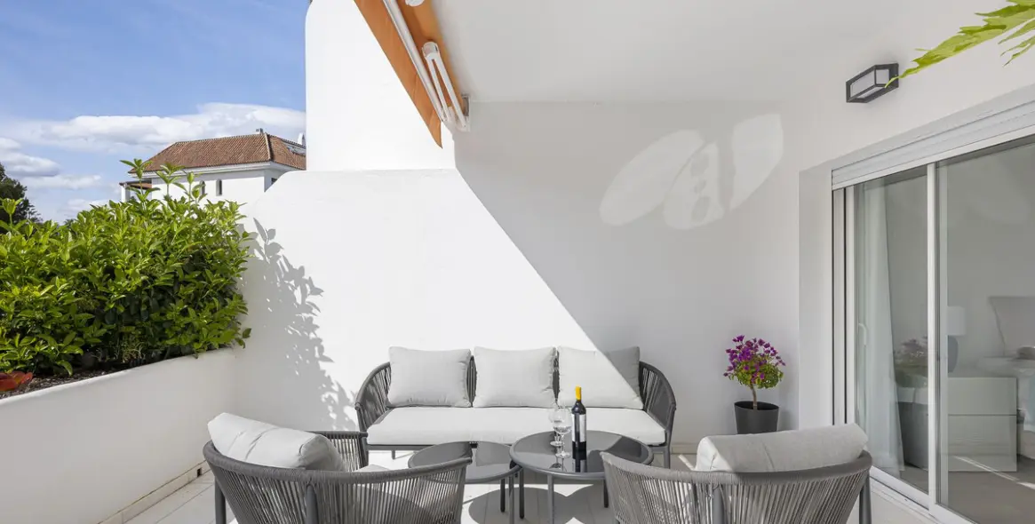 Venta de apartamento en planta media en The Golden Mile 17