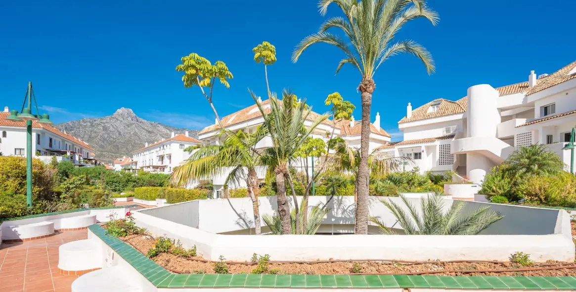 Venta de apartamento en planta media en The Golden Mile 20