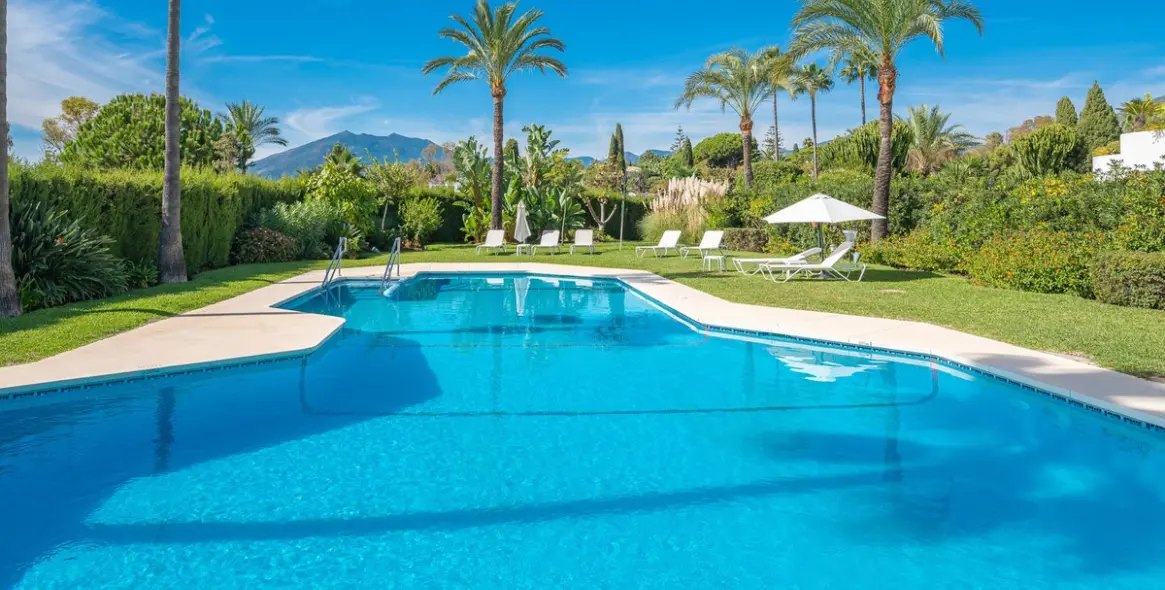 Venta de apartamento en planta media en The Golden Mile 21