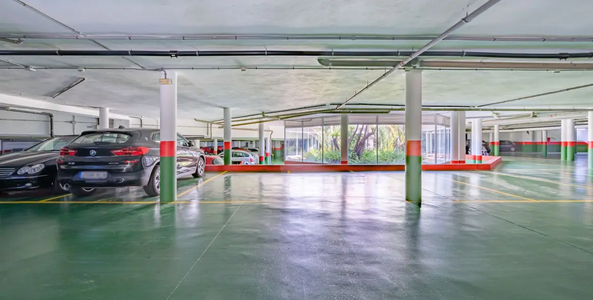 Venta de apartamento en planta media en The Golden Mile 22