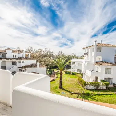 Venta de apartamento en planta media en Elviria