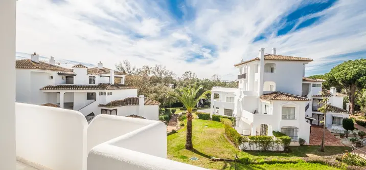 Venta de apartamento en planta media en Elviria 0