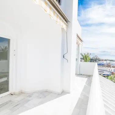 Venta de apartamento en planta media en Elviria