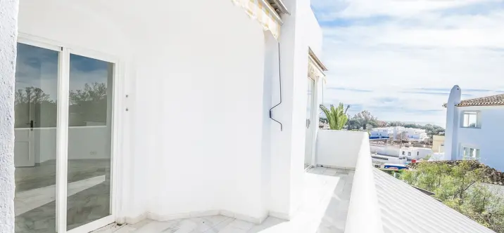 Venta de apartamento en planta media en Elviria 2