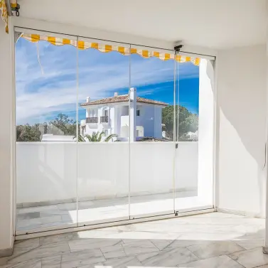 Venta de apartamento en planta media en Elviria