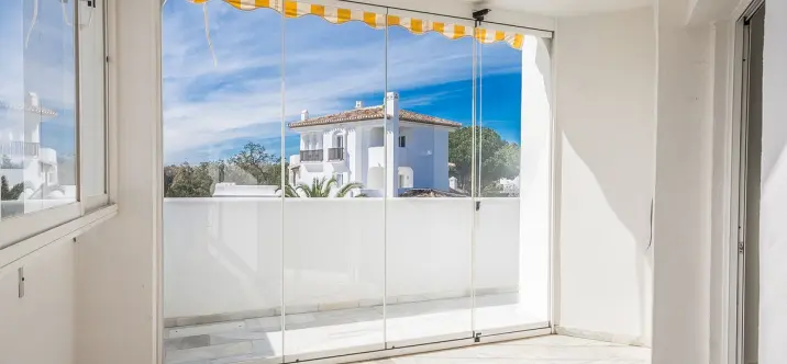 Venta de apartamento en planta media en Elviria 3