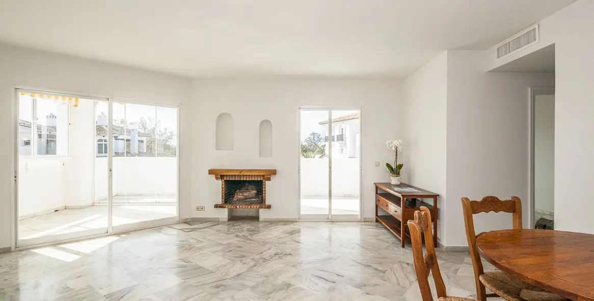 Продажа апартаментов на среднем этаже в Elviria 5