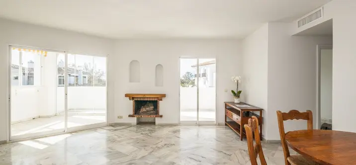 Venta de apartamento en planta media en Elviria 4