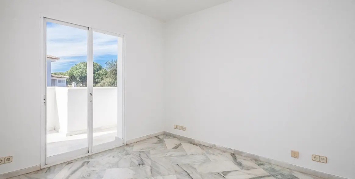 Продажа апартаментов на среднем этаже в Elviria 7