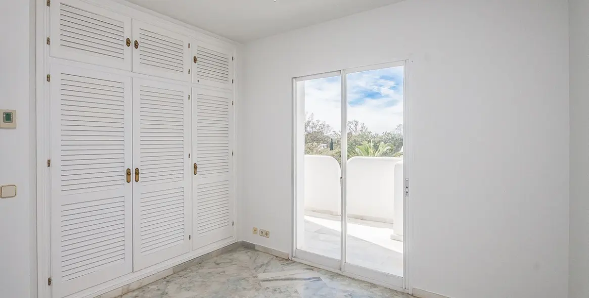 Продажа апартаментов на среднем этаже в Elviria 8