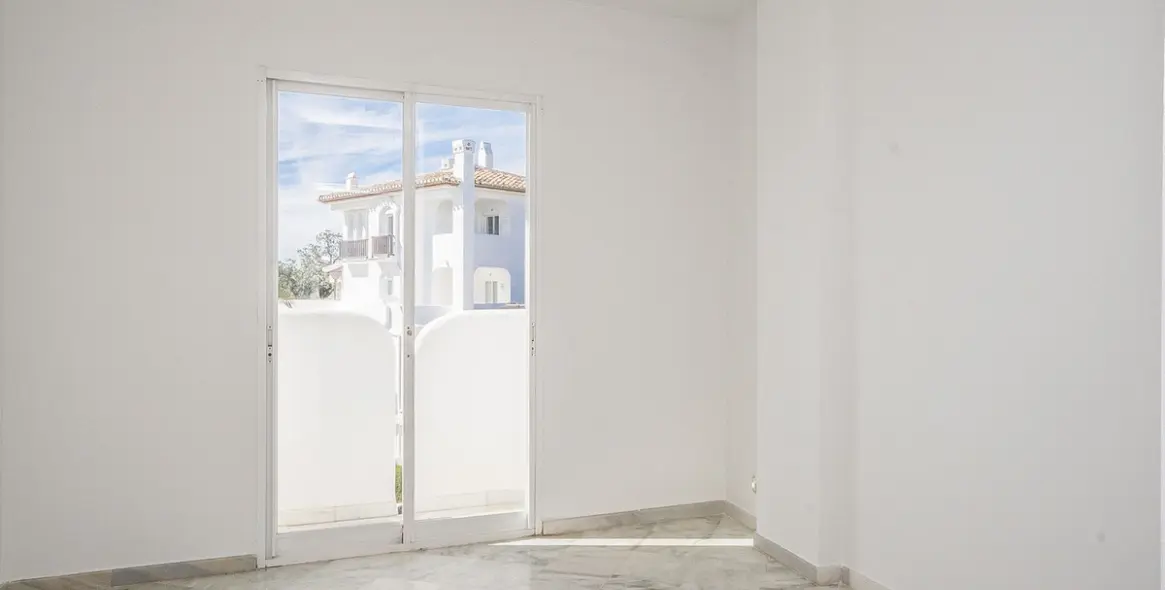 Продажа апартаментов на среднем этаже в Elviria 10