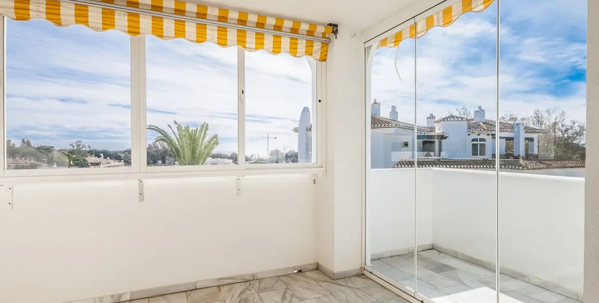 Продажа апартаментов на среднем этаже в Elviria 14