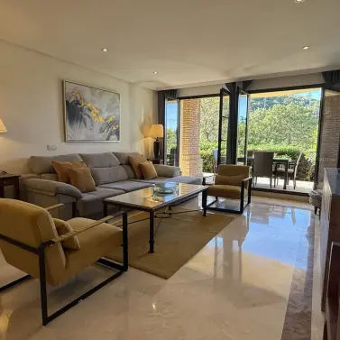 Venta de apartamento en planta baja en Los Arqueros
