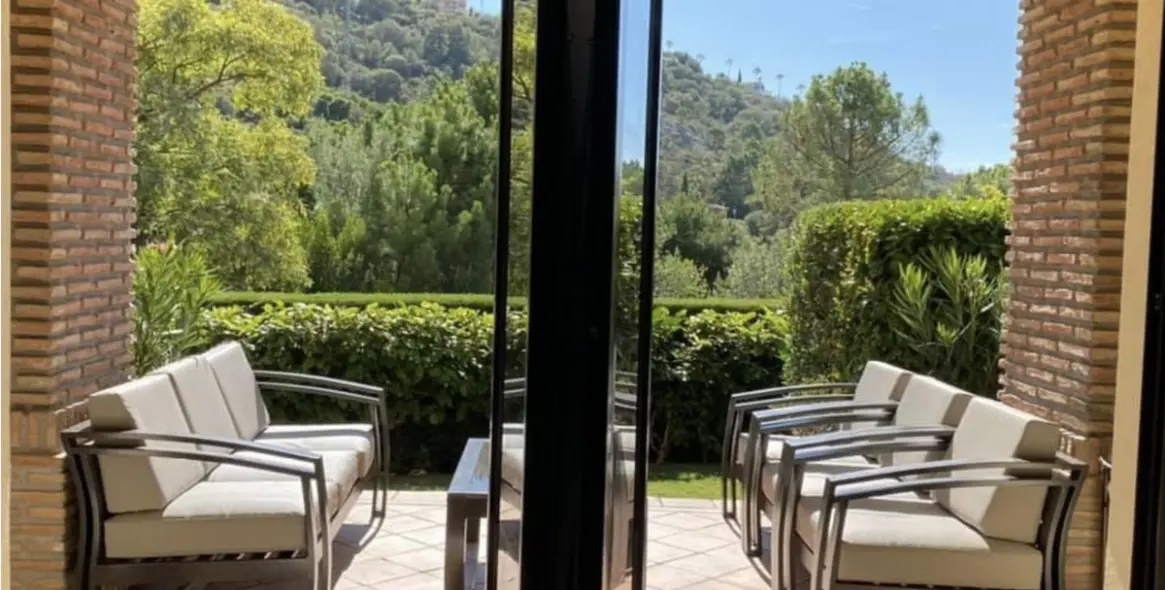 Продажа апартаментов на первом этаже в Los Arqueros 8