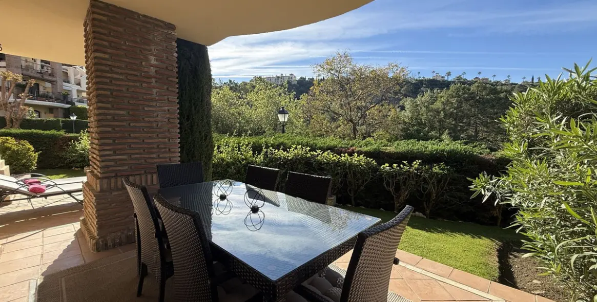 Продажа апартаментов на первом этаже в Los Arqueros 10