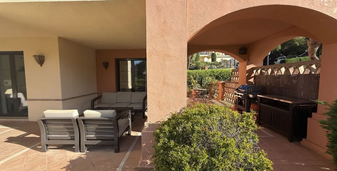 Продажа апартаментов на первом этаже в Los Arqueros 12