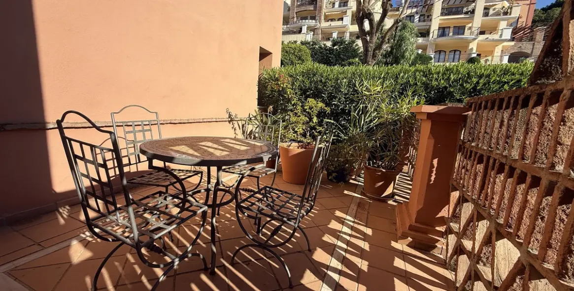 Продажа апартаментов на первом этаже в Los Arqueros 14