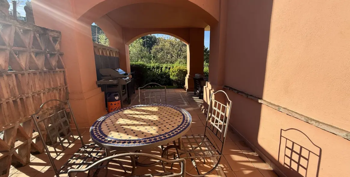 Продажа апартаментов на первом этаже в Los Arqueros 15