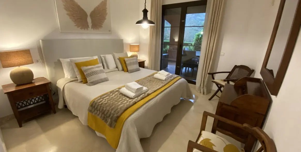 Продажа апартаментов на первом этаже в Los Arqueros 18