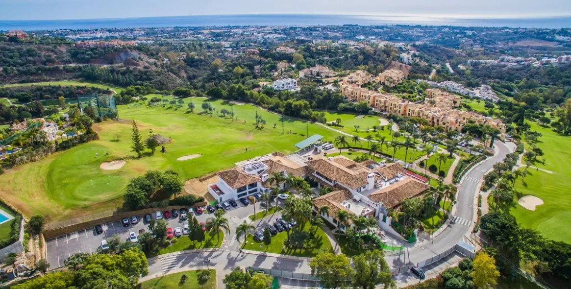 Продажа апартаментов на первом этаже в Los Arqueros 25