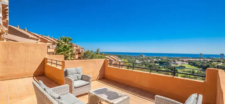 Venta de ático en Elviria 0