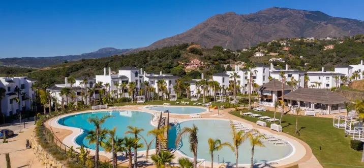 Venta de apartamento en planta media en Estepona 0