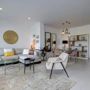 Venta de apartamento en planta media en Estepona