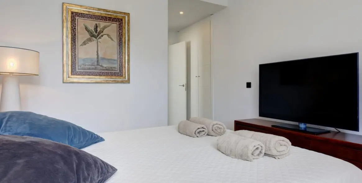 Venta de apartamento en planta media en Estepona 7