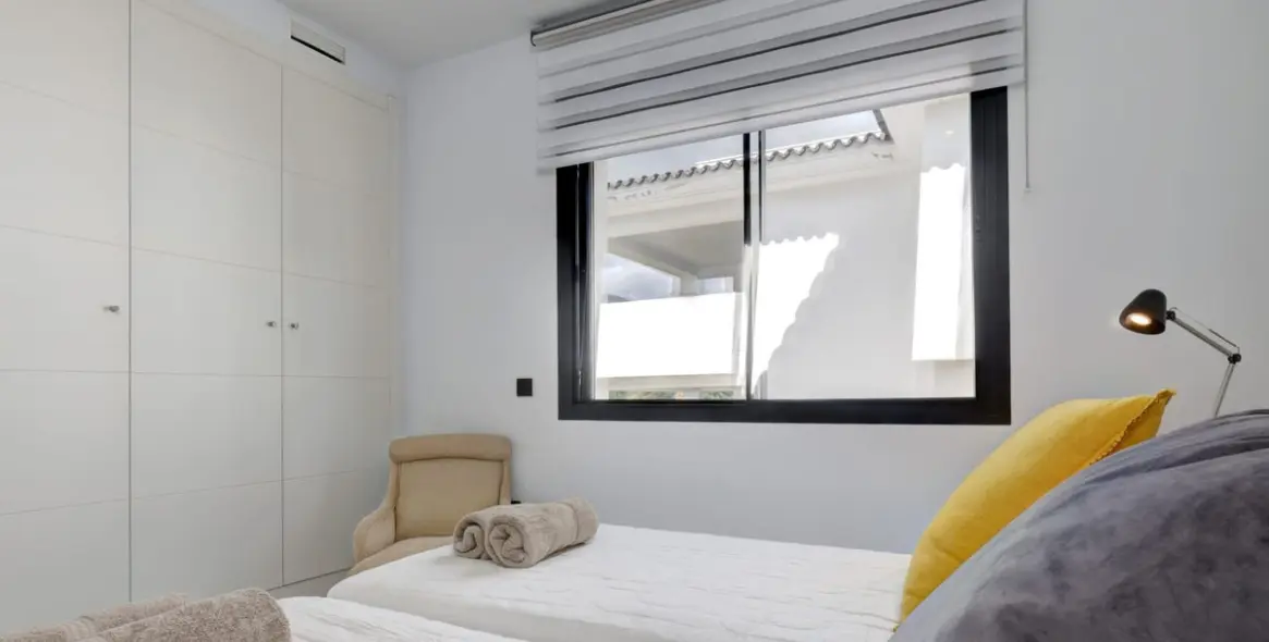 Venta de apartamento en planta media en Estepona 14