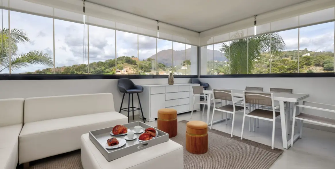 Venta de apartamento en planta media en Estepona 18