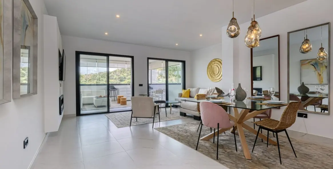 Venta de apartamento en planta media en Estepona 19