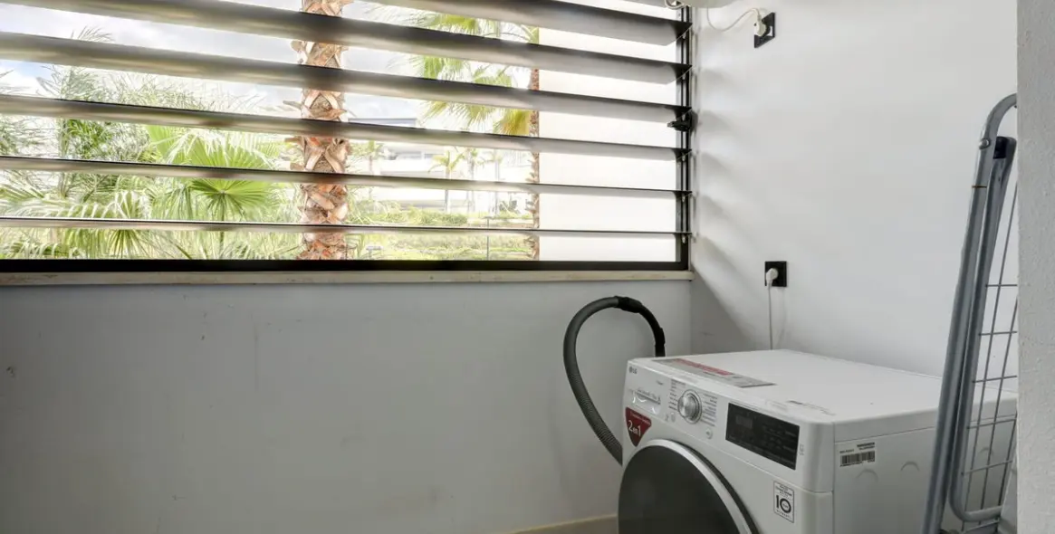 Venta de apartamento en planta media en Estepona 20