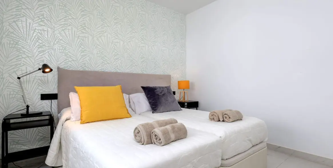 Venta de apartamento en planta media en Estepona 31