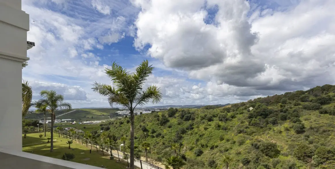 Venta de apartamento en planta media en Estepona 32