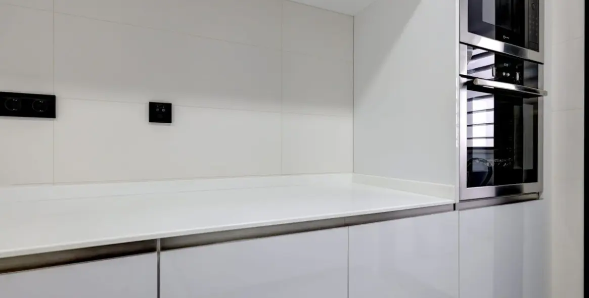 Venta de apartamento en planta media en Estepona 33