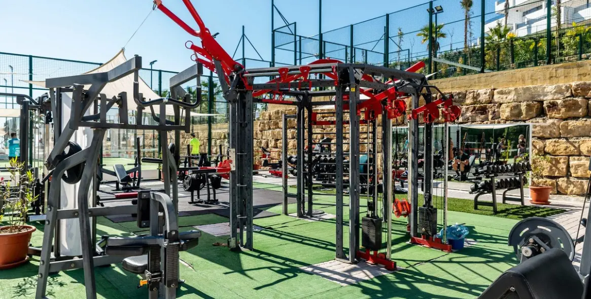 Venta de apartamento en planta media en Estepona 37