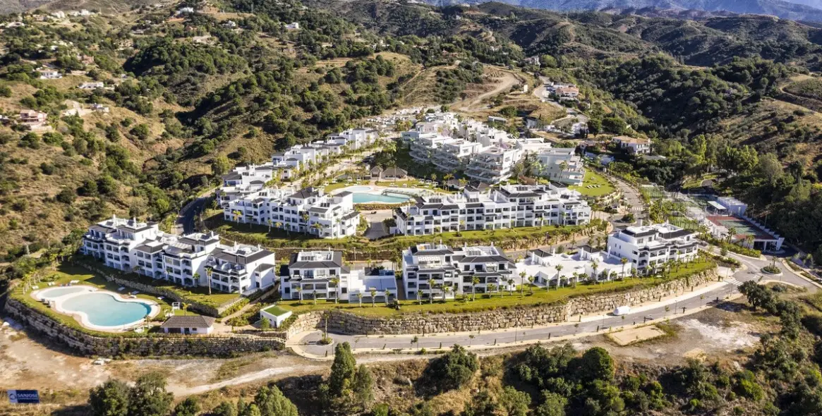 Venta de apartamento en planta media en Estepona 38