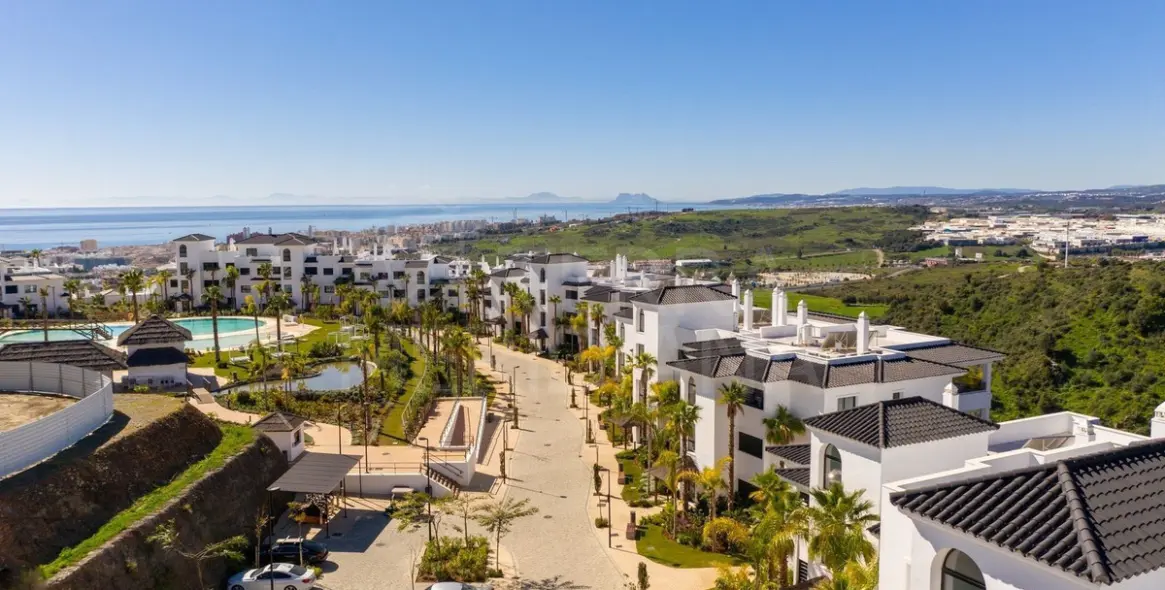 Venta de apartamento en planta media en Estepona 41