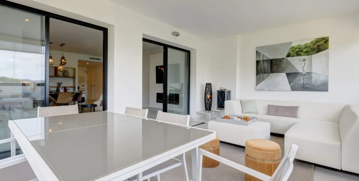 Venta de apartamento en planta media en Estepona 42