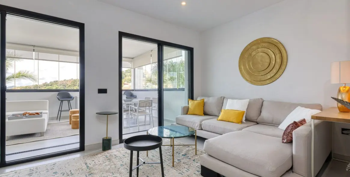 Venta de apartamento en planta media en Estepona 43