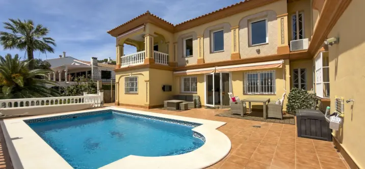 Venta de villa independiente en Coín 0