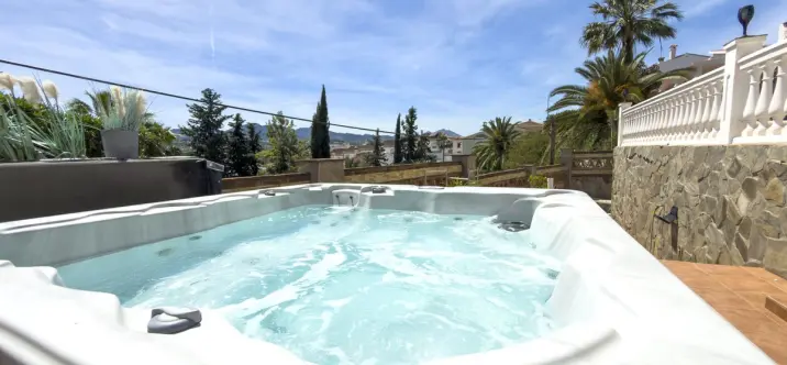 Venta de villa independiente en Coín 2